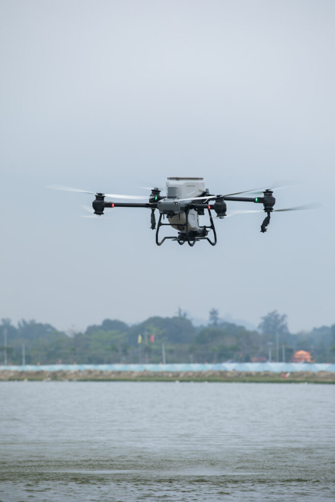 nowoczesny dron rolniczy T50