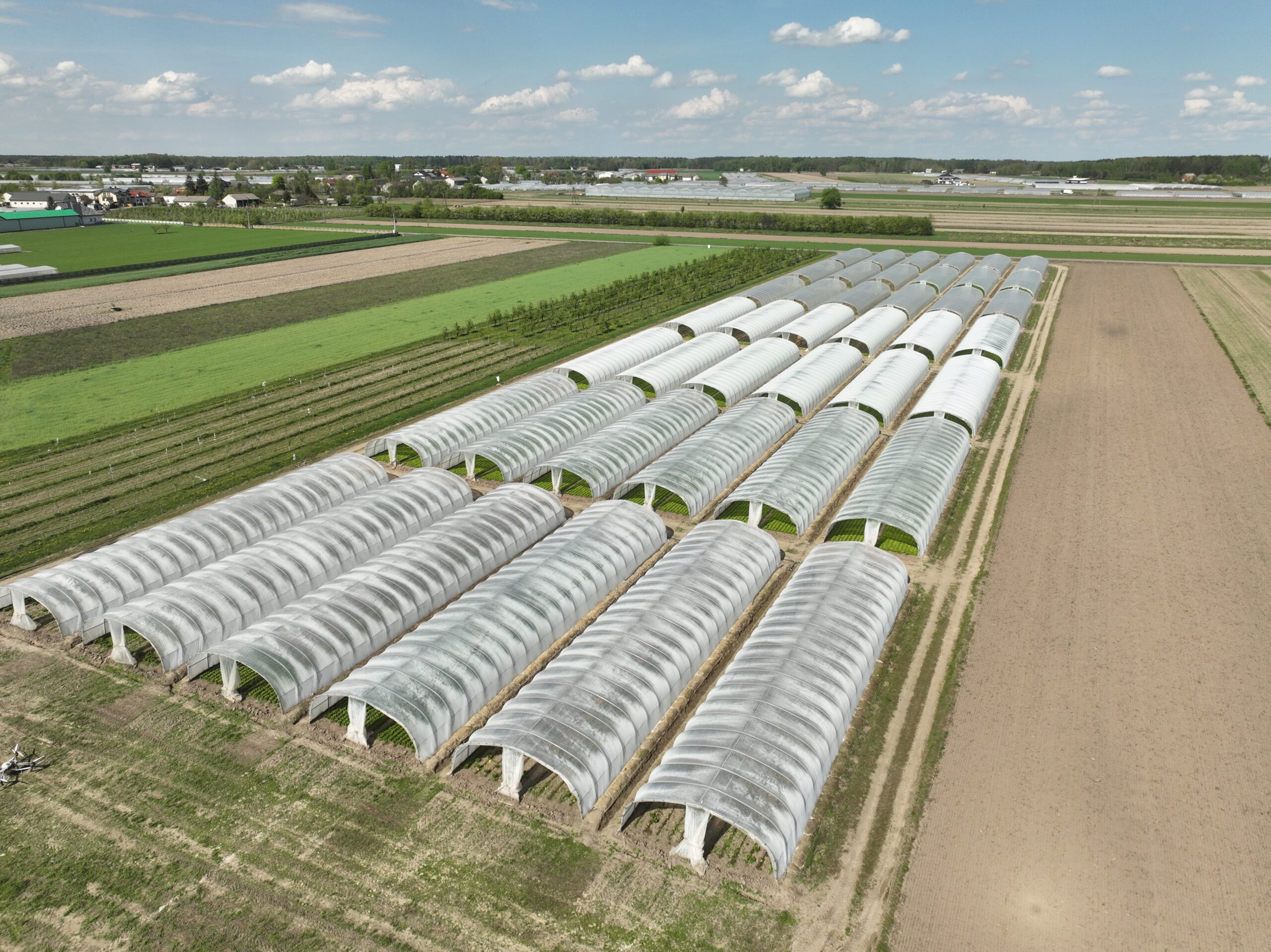 usługa cieniowania tuneli foliowych