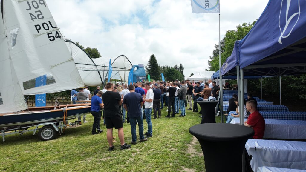 pokazy technologii rolniczej na plantacji porzeczki