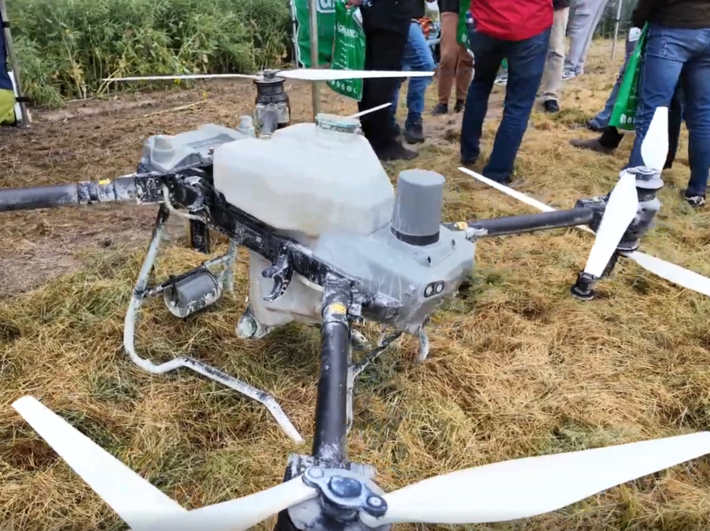 Dron rolniczy Agrokopter na pokazach Agrosimexr
